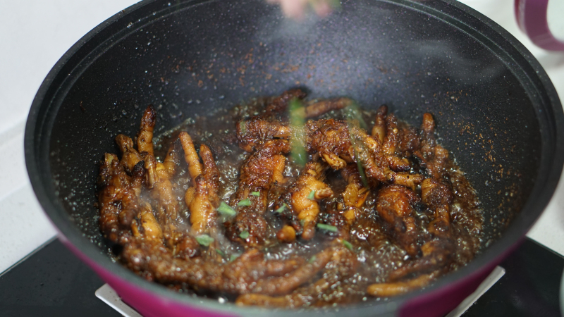 英国帝伯朗钛钻不粘锅,做一桌好菜,只需要这一口锅