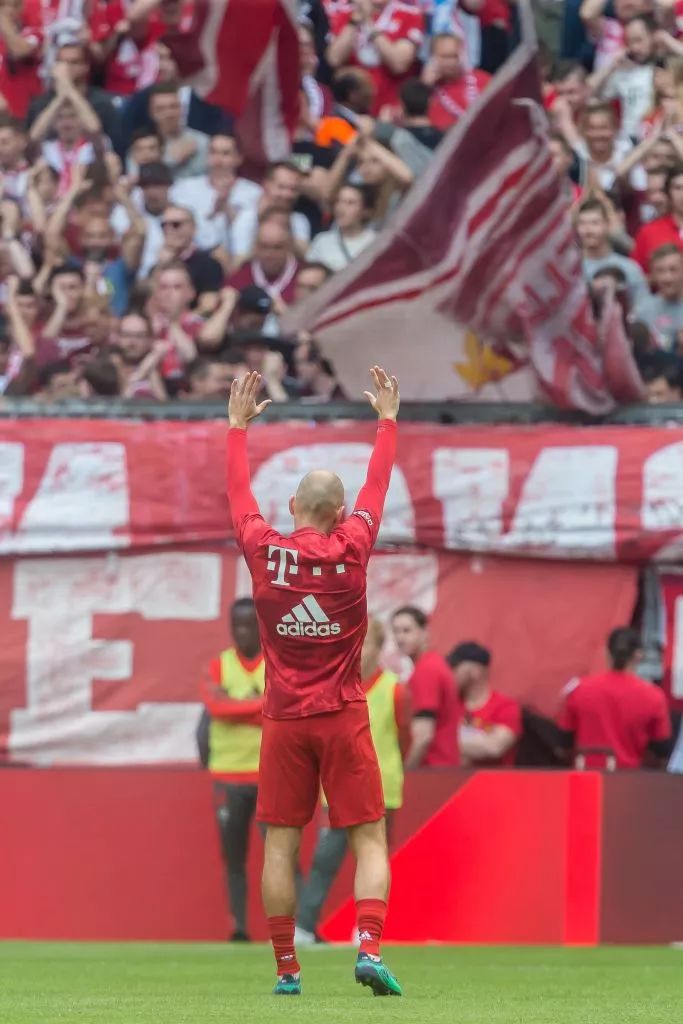 十年仁生铸传奇，小飞侠终老拜仁