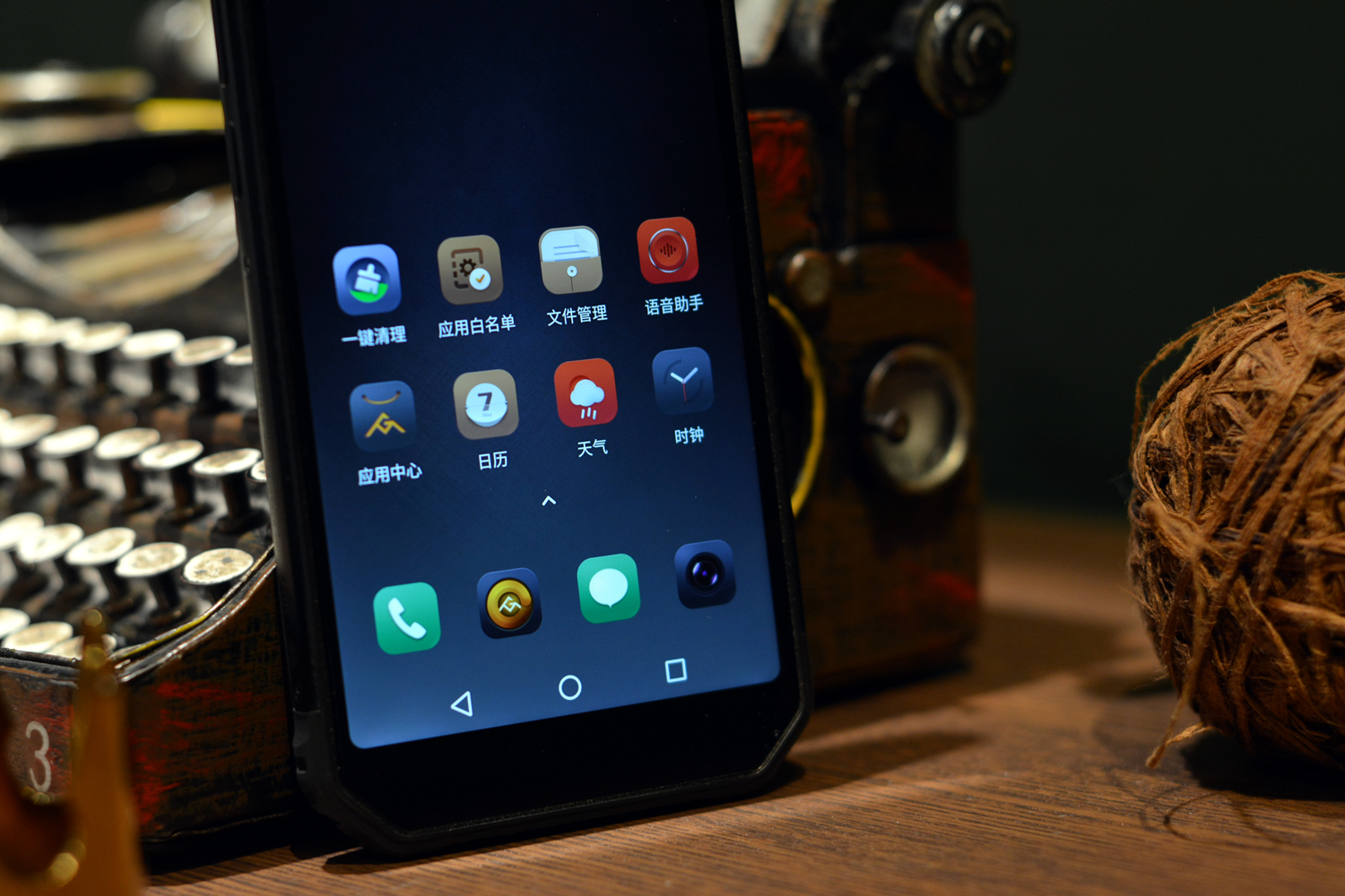 AGMH1手机:不怕摔,不怕水,能待机20天,父母最爱?