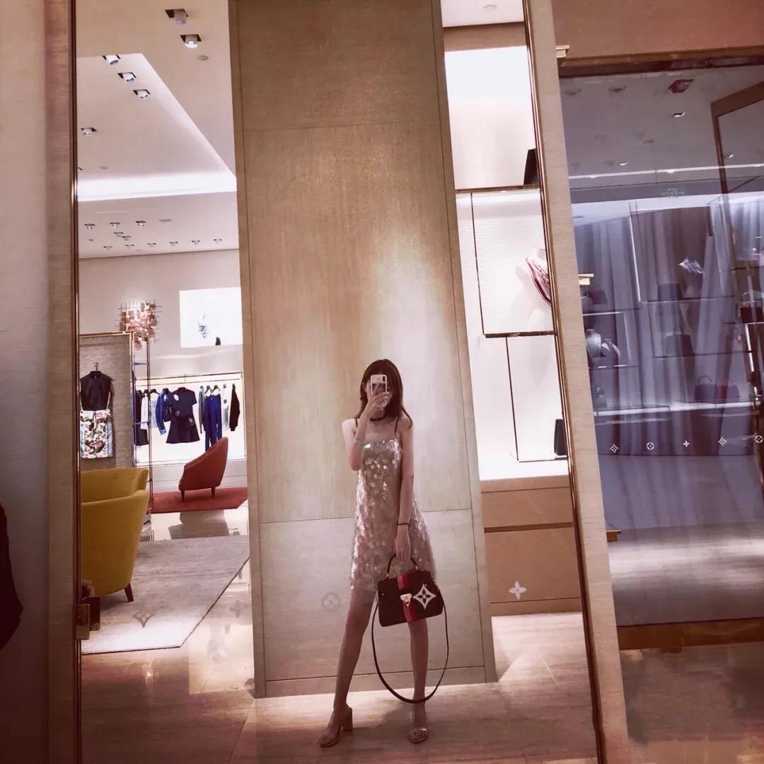 朋友从国外带回来的宝贝,朋友出去旅游带回的礼物