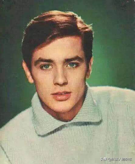 被*队军**开除，被妻子背叛，被卷入谋杀案……“佐罗”很潇洒，但阿兰·德龙不幸福