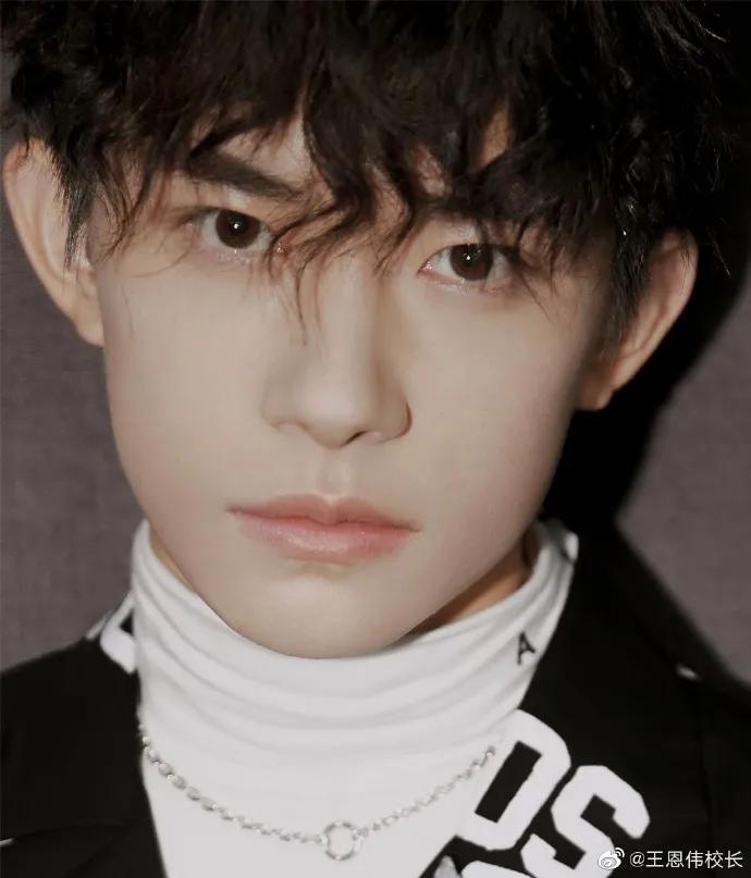 他画遍所有明星，画谁像谁，肖战、热巴、刘亦菲眼神看醉了