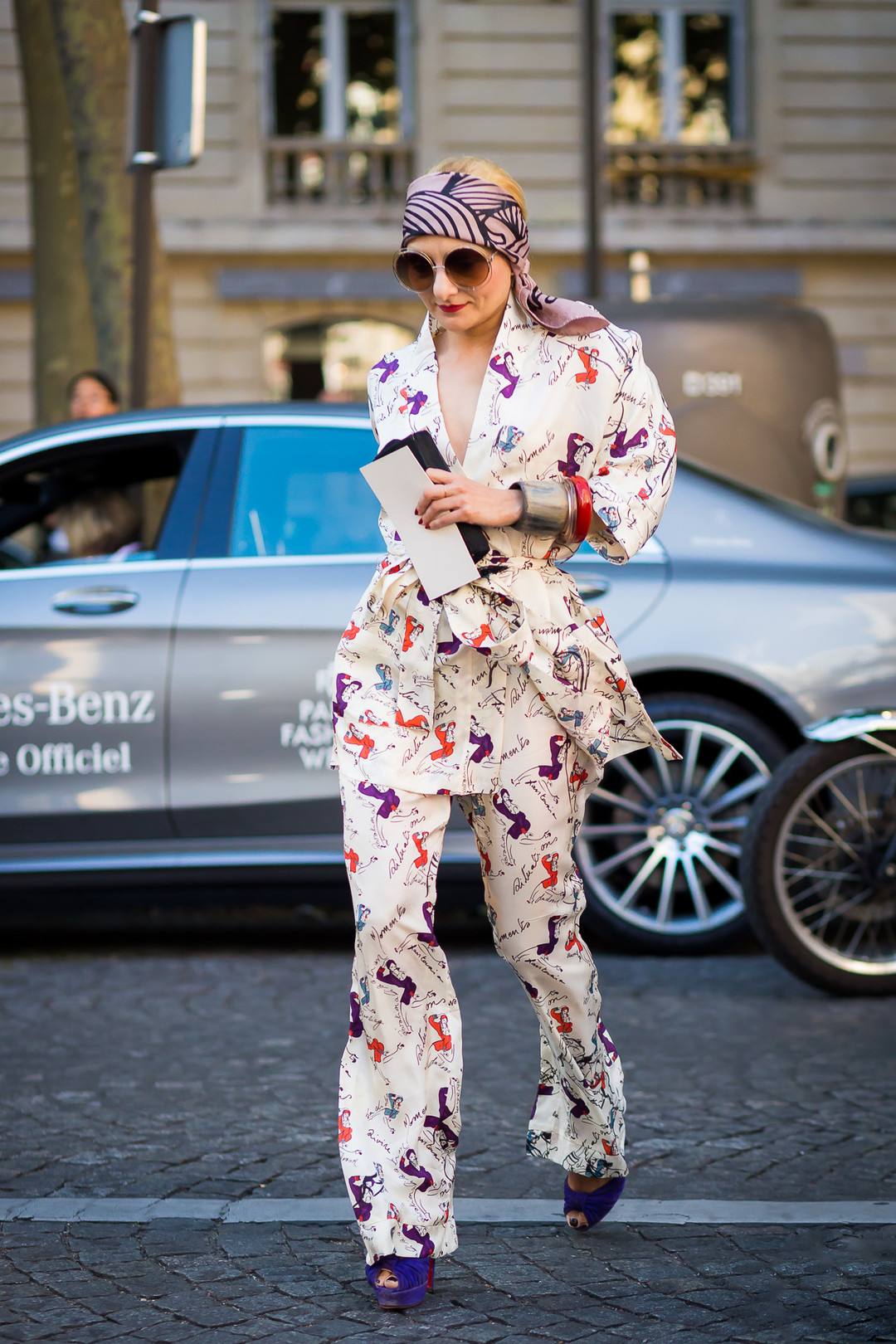 美丽的丝巾搭配耐看型丝巾新花样,丝巾搭配技巧让你秒变时尚达人