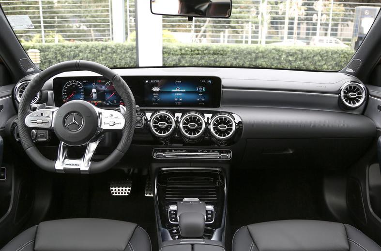 奔驰a35lamg沉浸式体验,奔驰amga35l落地价小钢炮