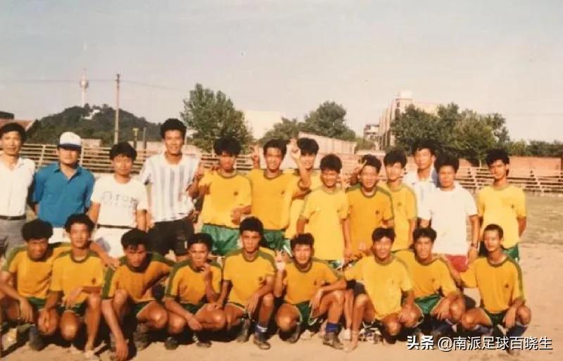 鑳″織鍐涗緺瀹㈣閲囪,渚犲琛岃皥璁虹煶鐮村ぉ