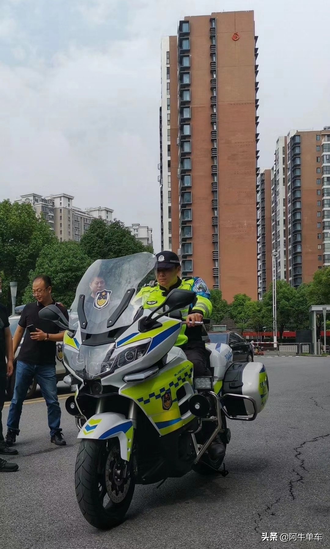 贝纳利1200巡航版vs国宾1250,春风1250trg贝纳利1200哪个更好