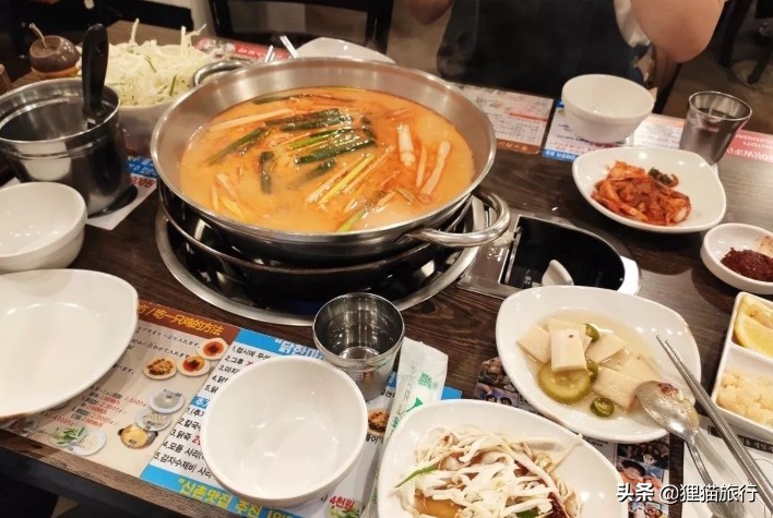 韩国首尔物价很高,吃一只炖鸡42000韩元,地铁2400起步