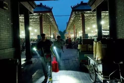 探索文玩鬼市场,老玩家看文玩鬼市