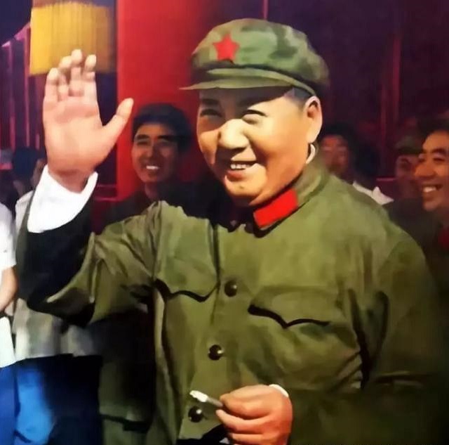 重庆谈判期间,毛主席的一支烟,让蒋介石后怕不已:此人不可轻视