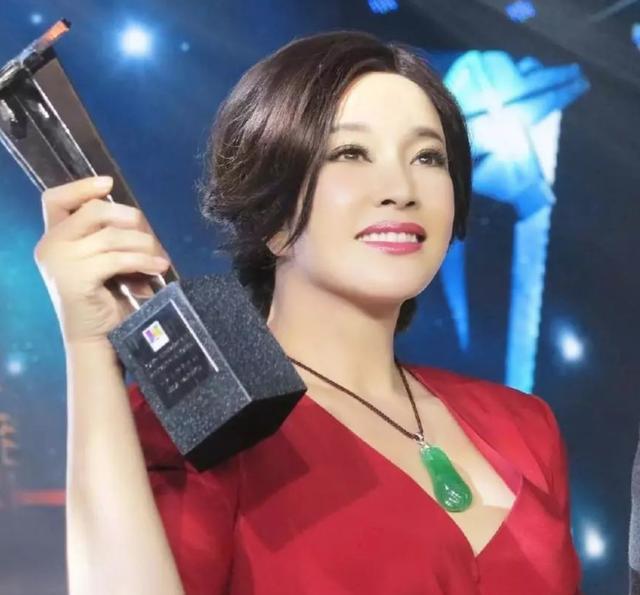 62岁的刘晓庆爆照,刘晓庆带货翻车完整版