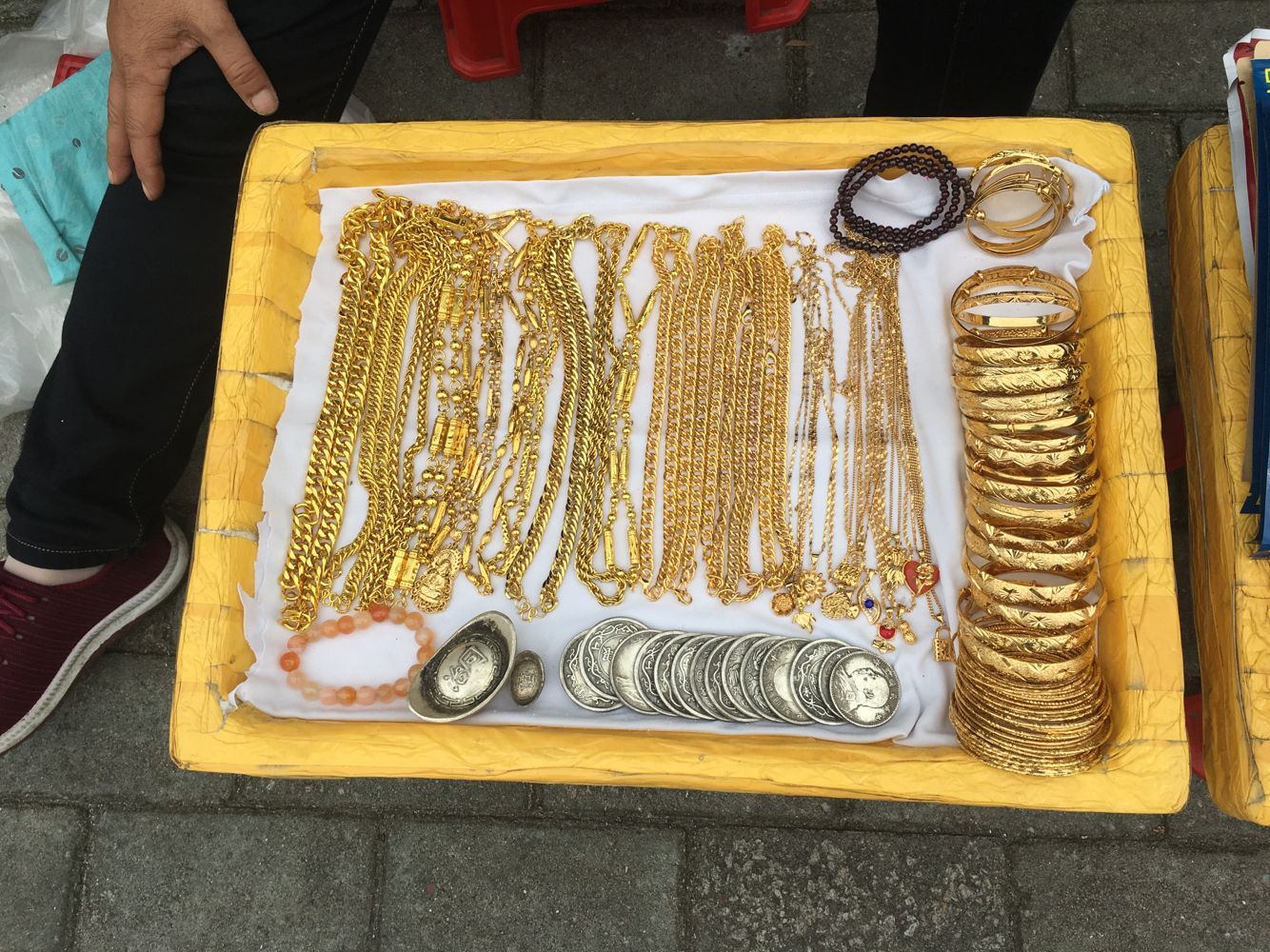 越南女人在东兴口岸,越南妇女在东兴边境