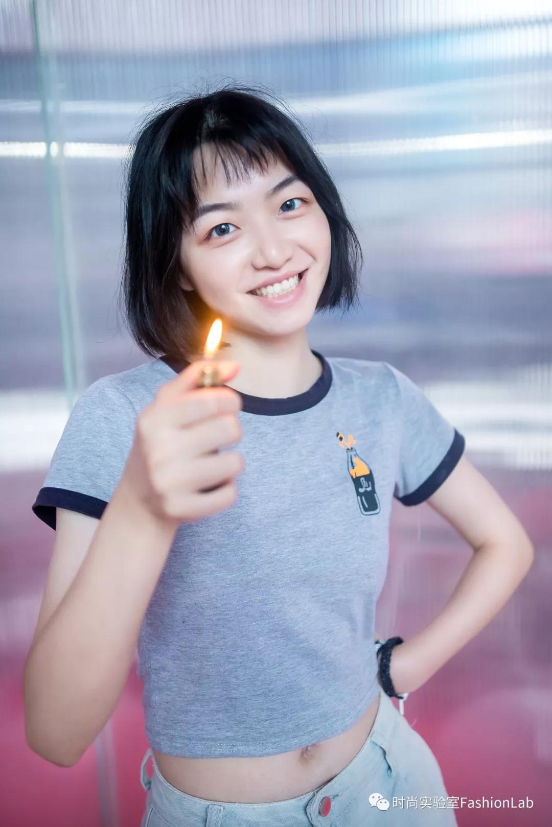 无论他多有钱都会拿走你的打火机,不管你的朋友多有钱都会拿打火机