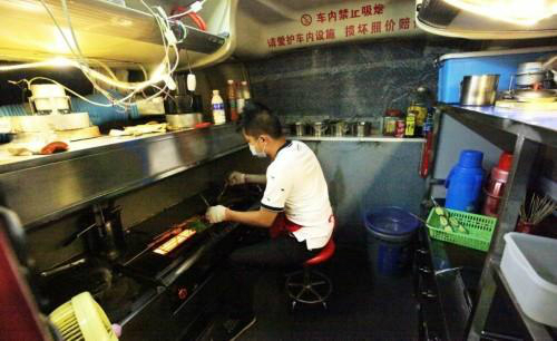 没学烧烤技术能开烧烤店吗,烧烤师傅可以自己开一个烧烤店吗