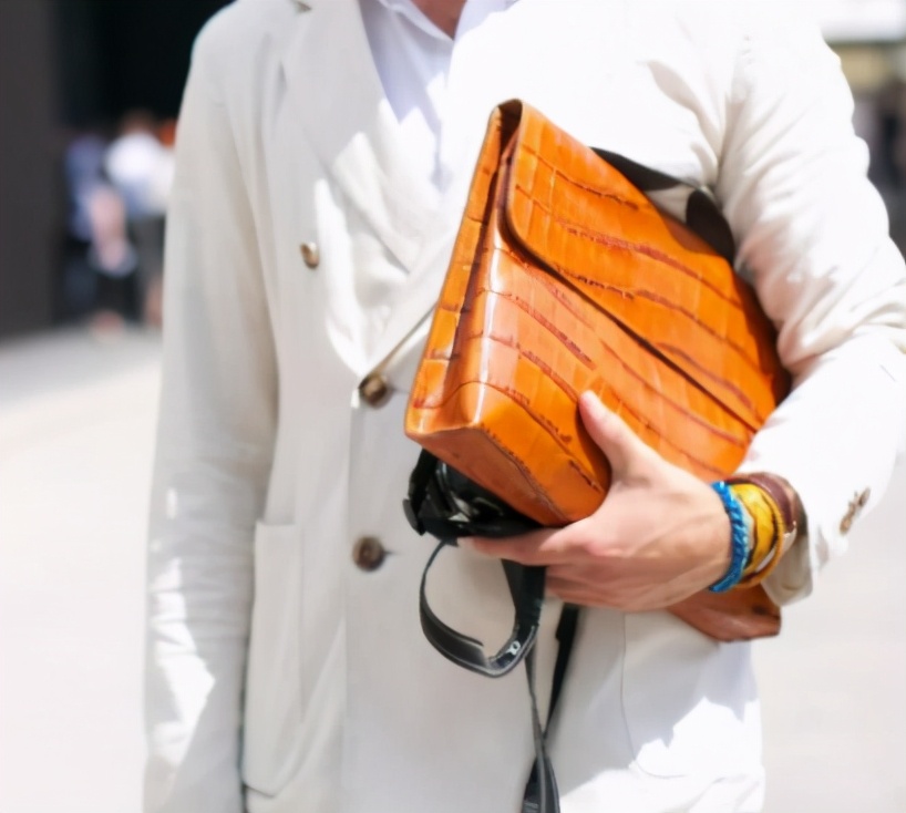 既好用又好看的男士包,适合男士的轻奢休闲包