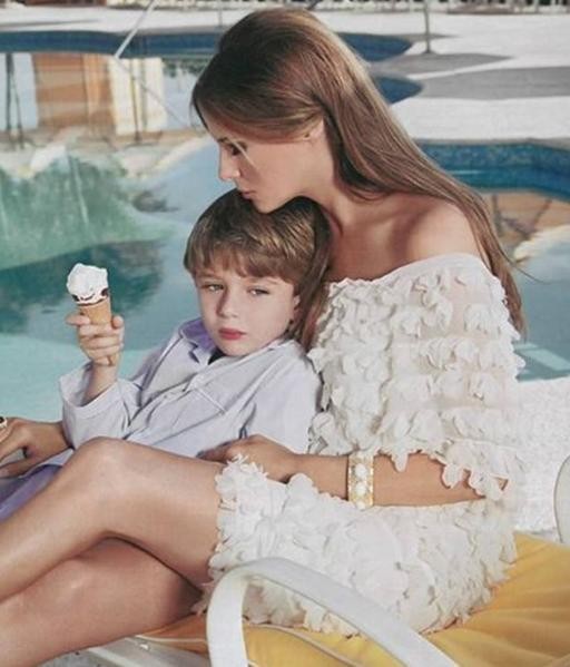 特朗普小儿子身高2米，才15岁已有小肚腩，有钱有颜的人生真任性