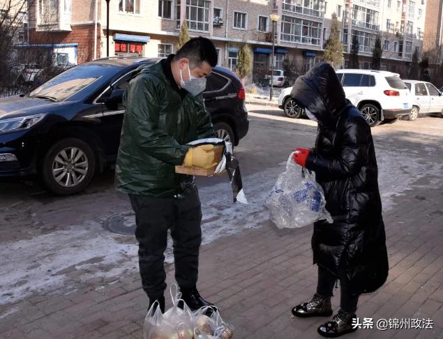 全民战疫黑龙江网格员做疫情防控“多面手”