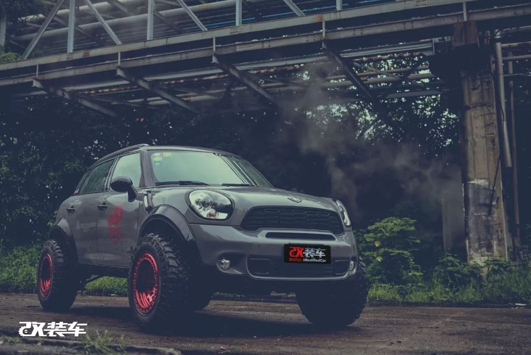 网友花费十几万，把MINI乡下人爆改成大脚怪