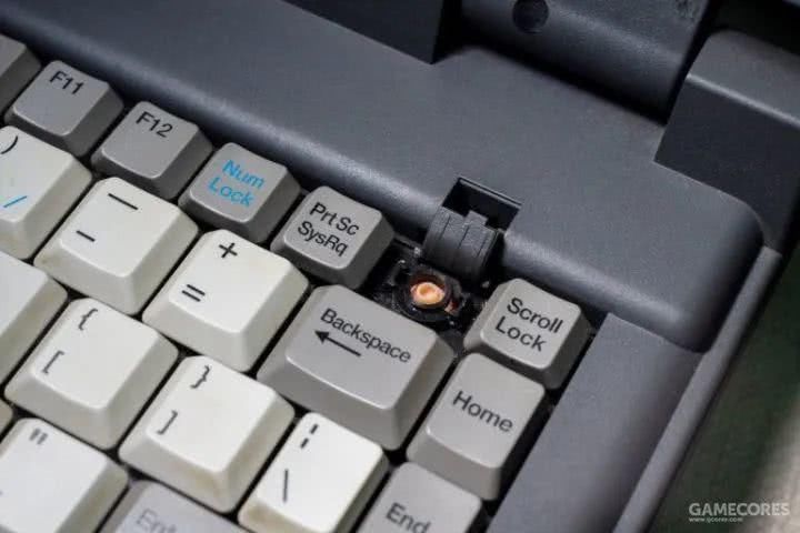 一百多块买个26年前的笔记本,我改了改,还能上网