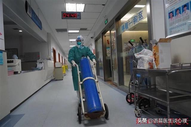 女医生剃光头原因,女护士剃光头热议