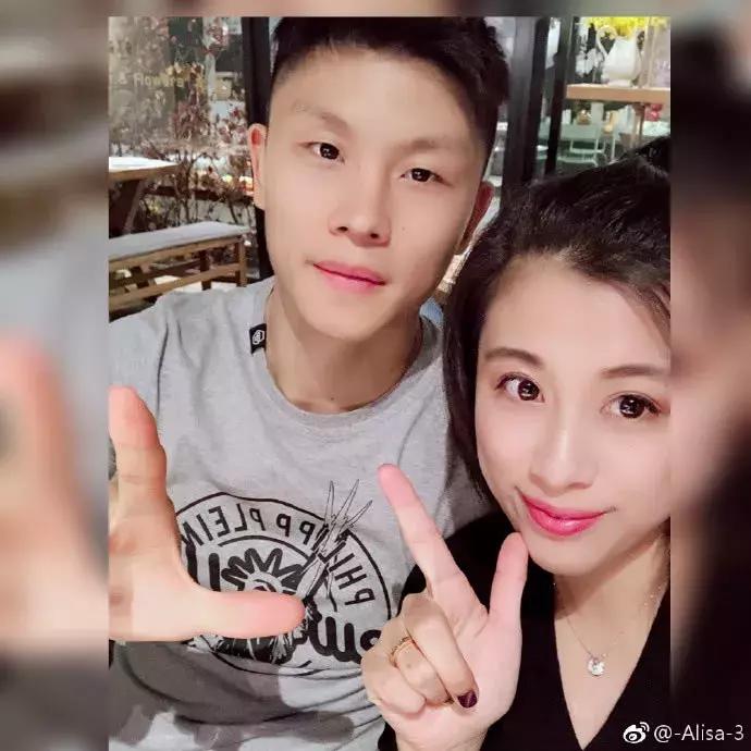 国足太太团集体助威,国足太太聚会