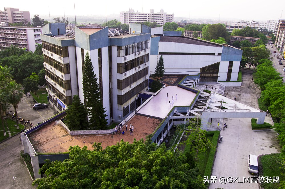 广东石油化工学院是双一流大学吗,揭秘广东这所大学到底有多大