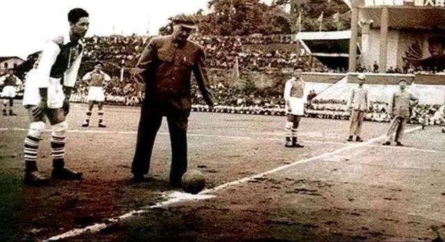 1963年，贺龙训话国足：拿不到前三，回来就解散！最终比赛如何？