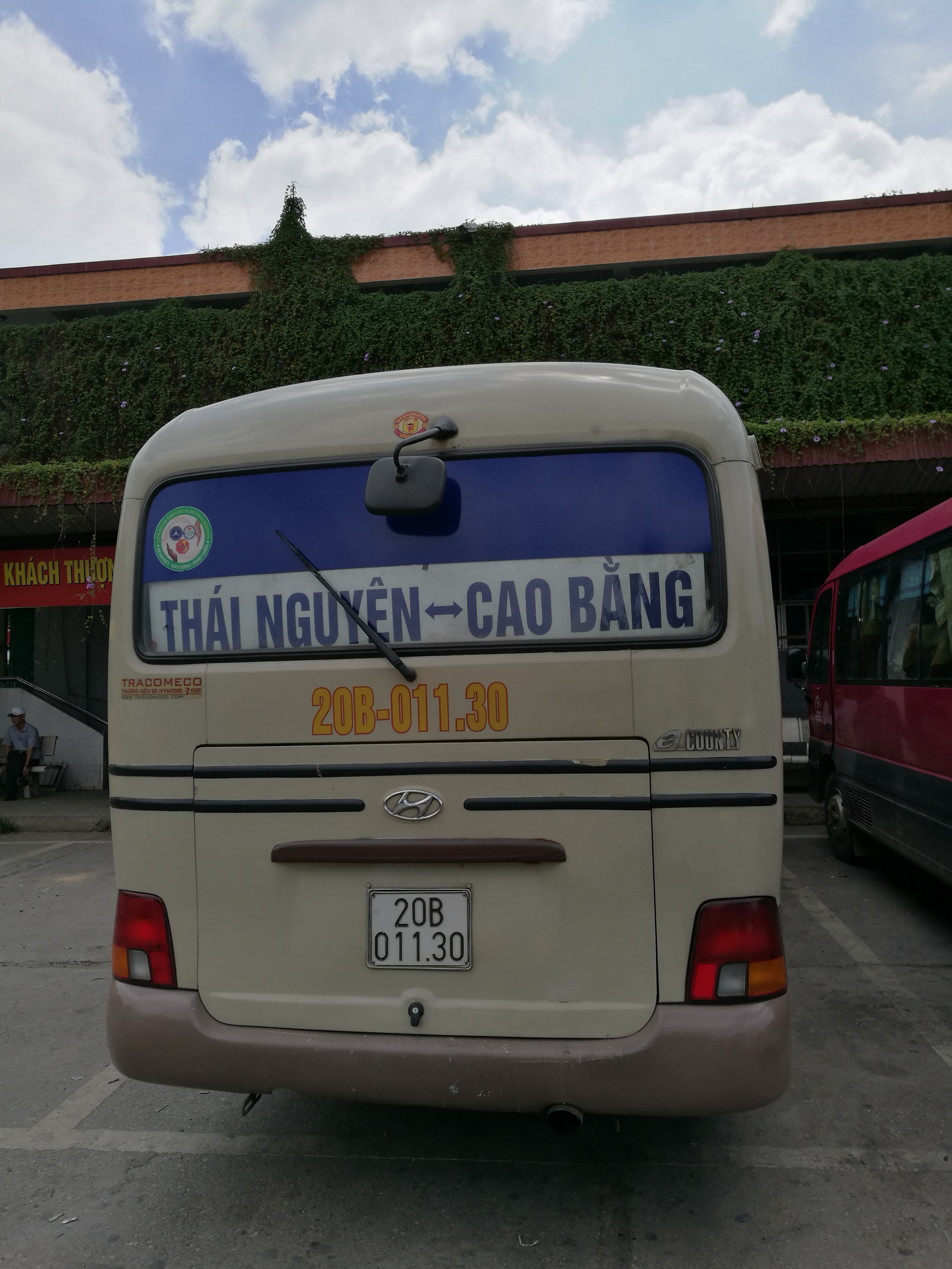 越南小妹独自野外深山探险,越南旅游奇遇记