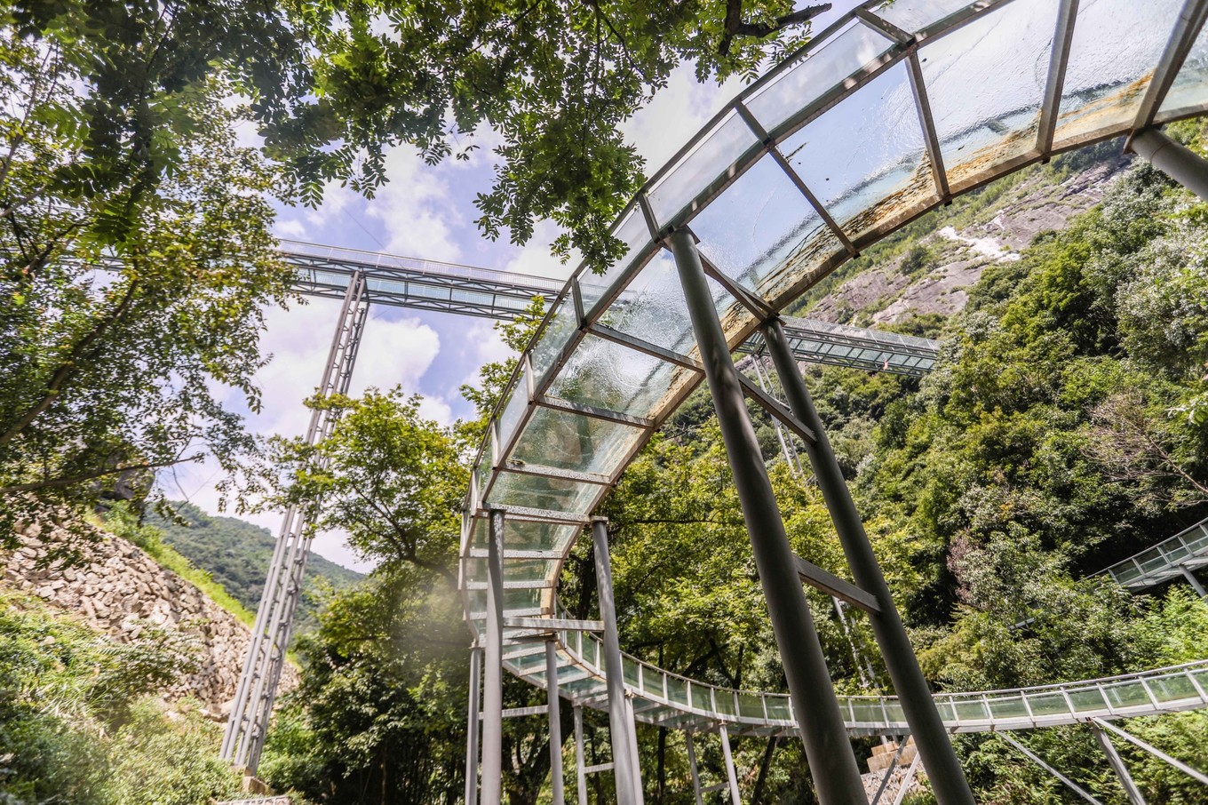 桐庐山湾湾漂流门票多少,桐庐山湾湾漂流景区在什么地方