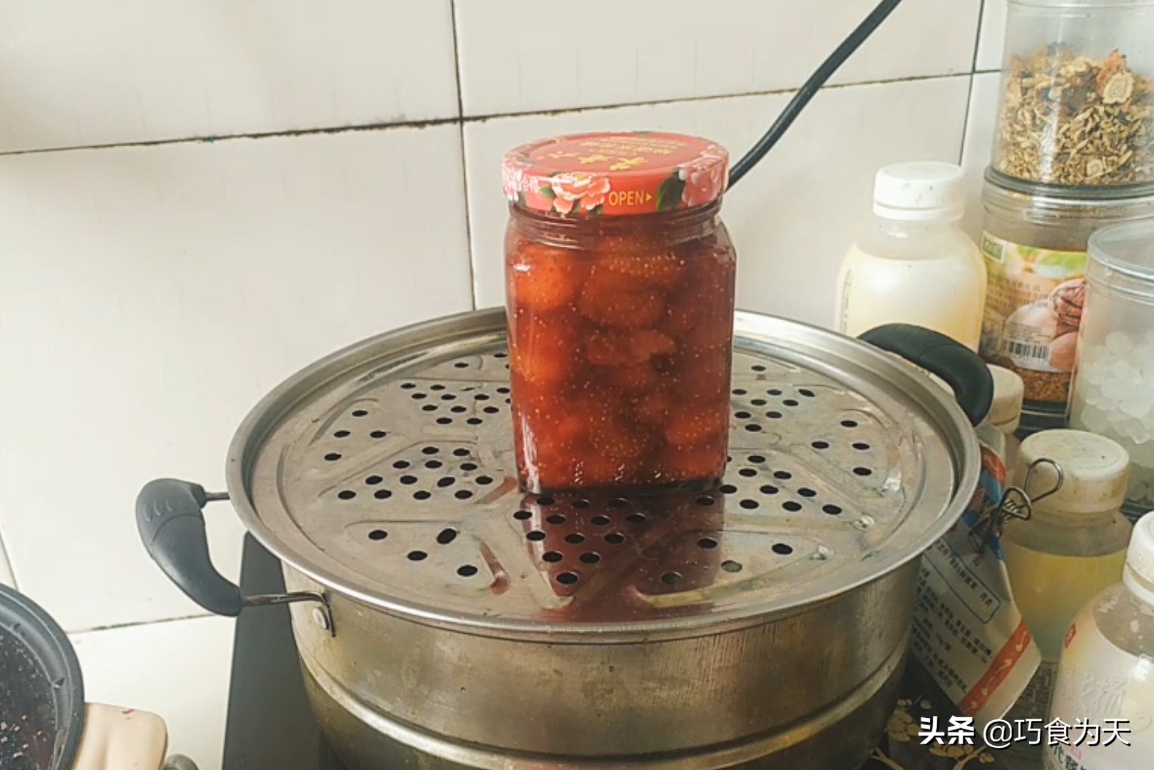 草莓酱直接煮了,草莓酱熬好是热的装还是放凉了装