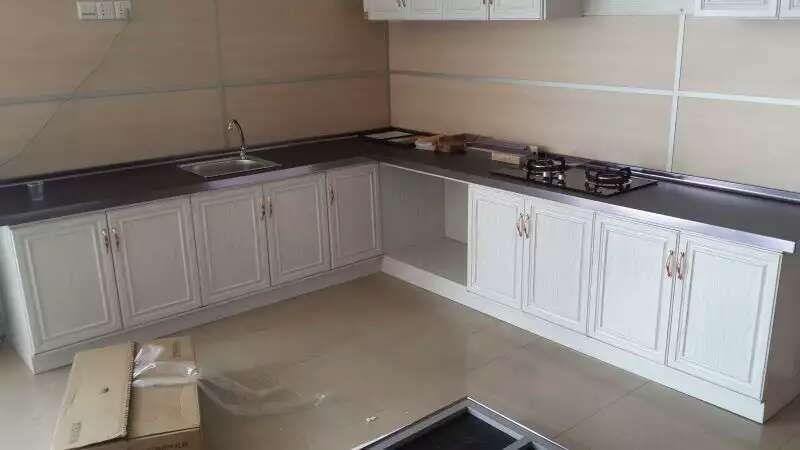 砖砌厨房橱柜经济实用,全铝橱柜对比砖砌橱柜