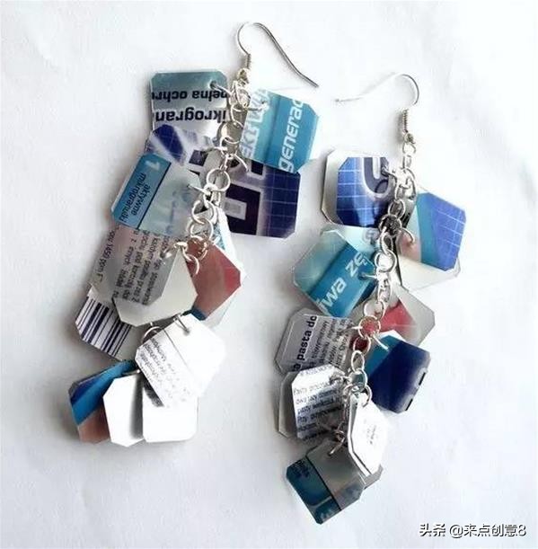 用废弃银行卡、会员卡制作时尚的耳环做法教程