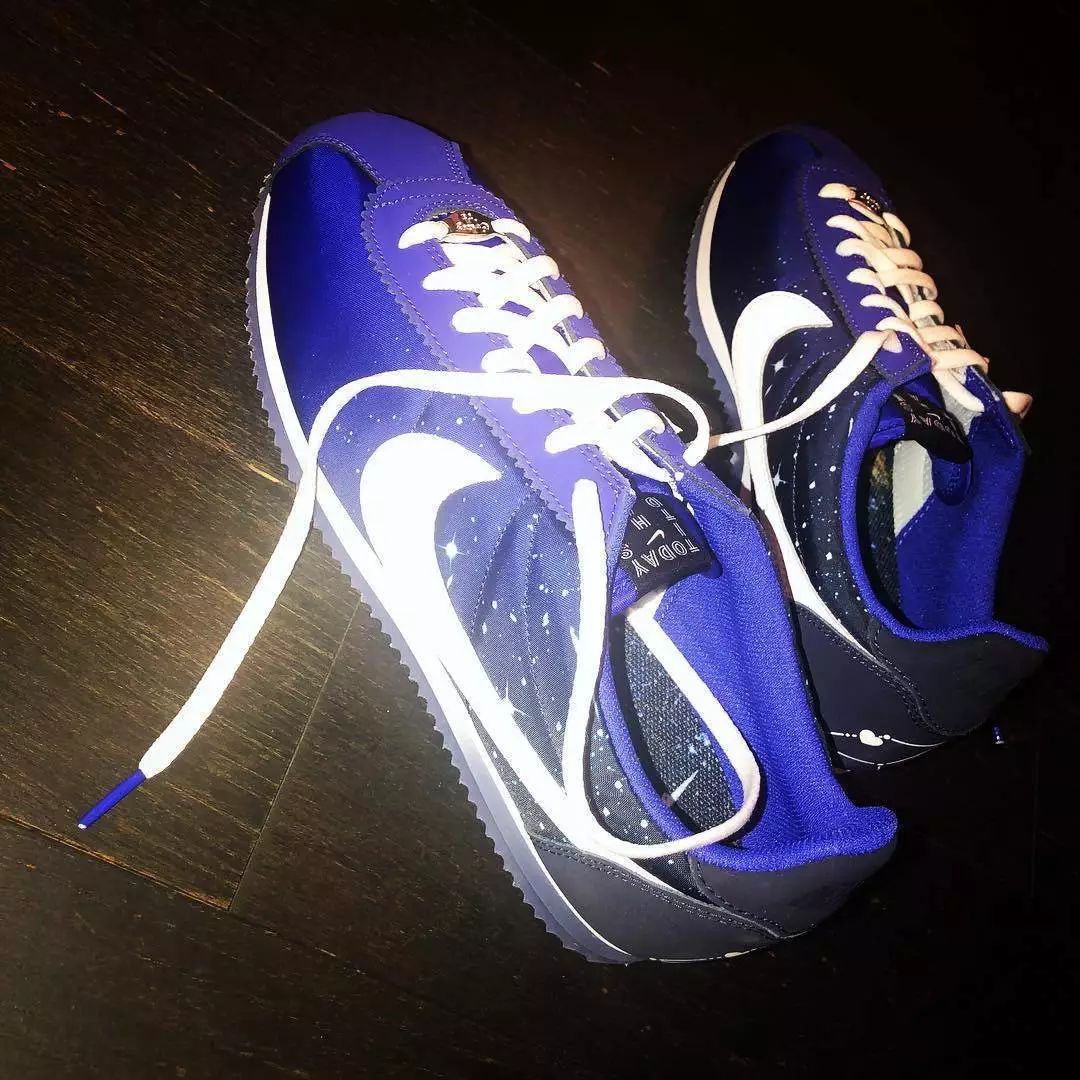 老了以后的白敬亭,白敬亭奶蓝小白鞋