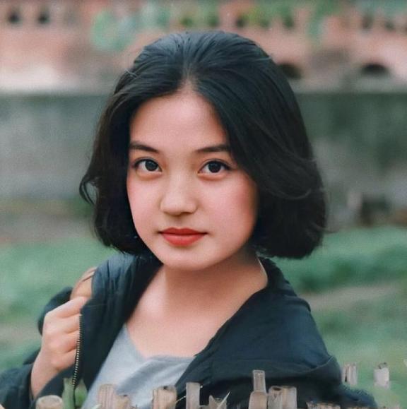 赵薇新发型！剪掉十年长发换短发，44岁嫩回24岁