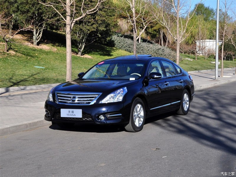 小胡说车日产天籁,小汪试车日产天籁