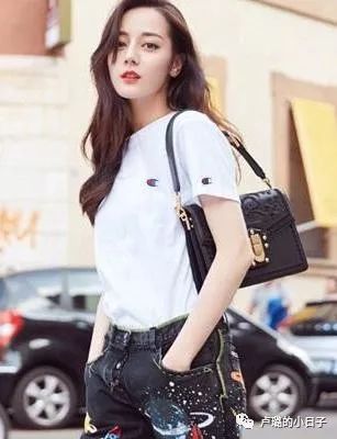 显高显瘦百搭，中年女人的少女感，是这样穿出来的