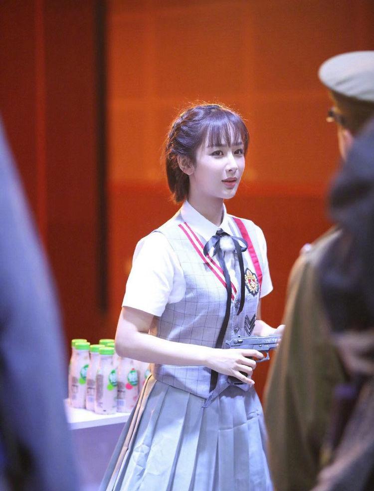 佟年同款发型短发教程,亲爱的热爱的杨紫佟年同款编发