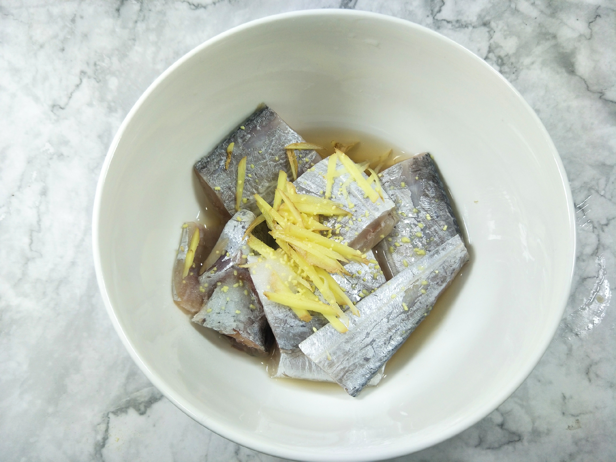 如何炸带鱼不老好吃,老东北美食干炸带鱼的正确方法