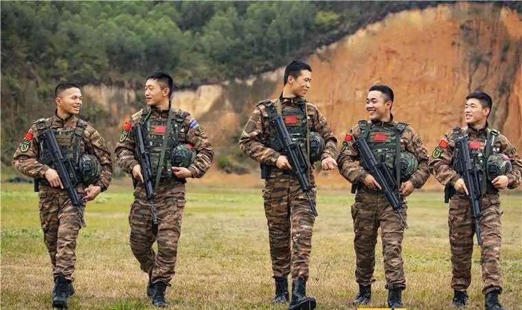 配乐诗朗诵《特别的图案》——读特战团疤痕荣誉墙