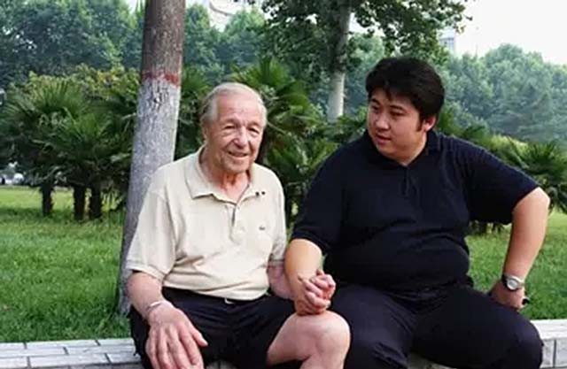 中国小伙为报答瑞士房东为其送终,2012年老人去世:想长眠于中国