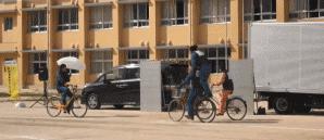 日本警示教育现场演绎交通安全,日本卡车在学校撞击儿童