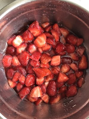 自制无添加草莓酱做法简单好储存,自制草莓酱不用淀粉和白糖