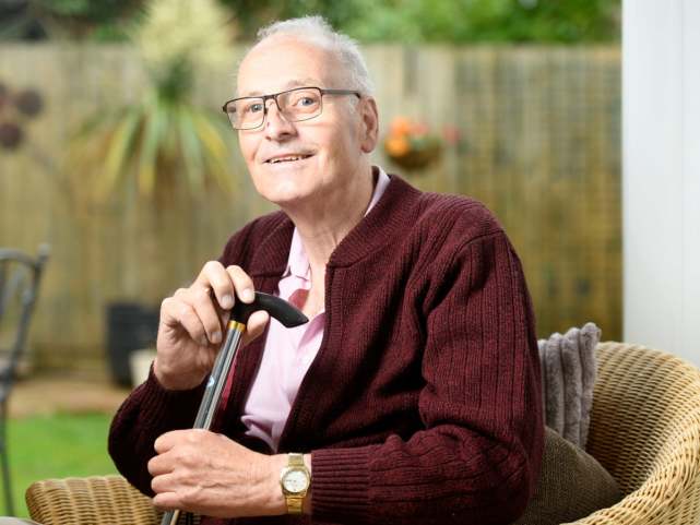 英国首例新冠病毒检测阳性,英国男子感染新冠癌症自愈了