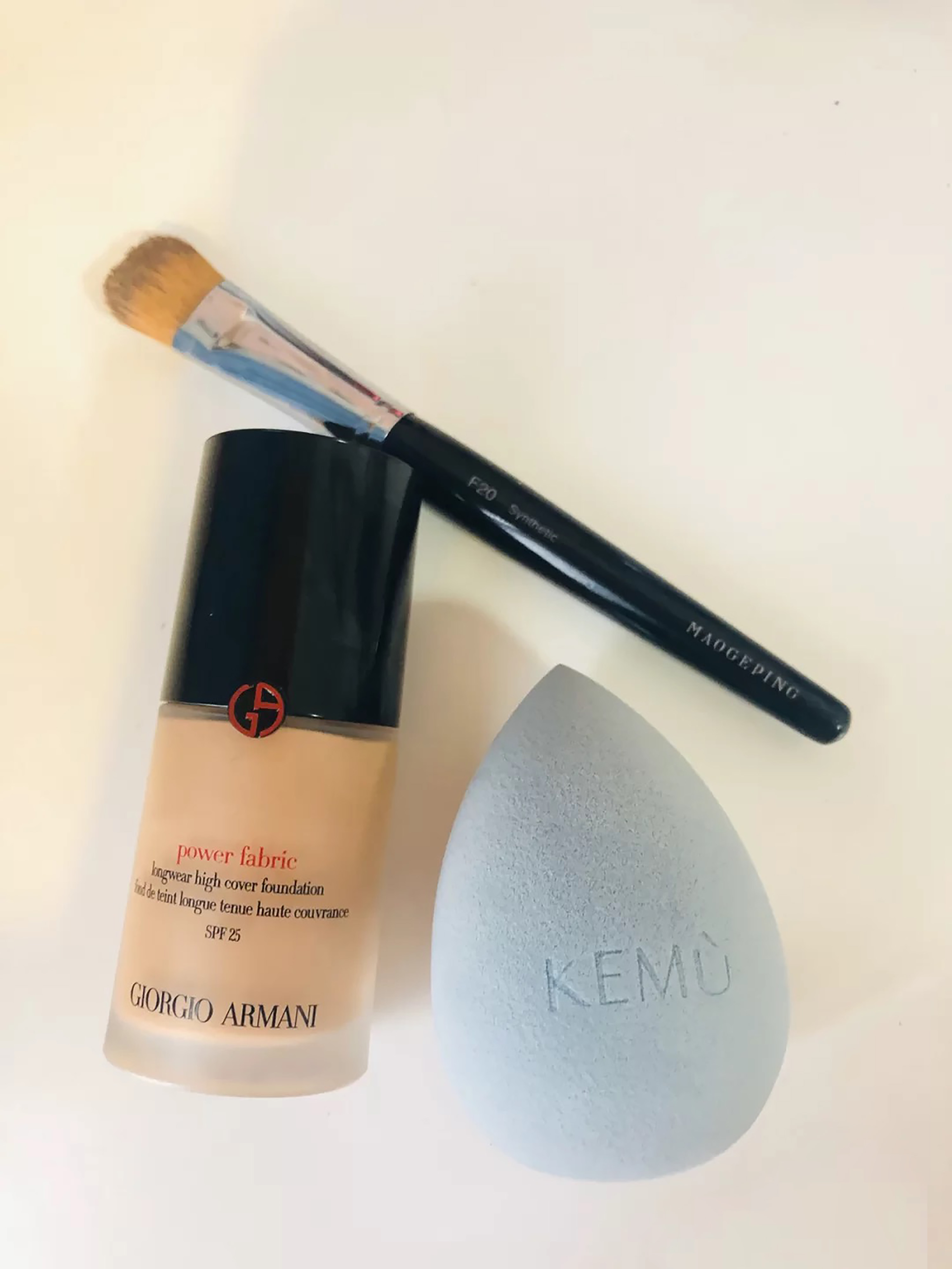 雅诗兰黛dw粉底液浮粉脱妆严重,让皮肤看起来好的粉底液