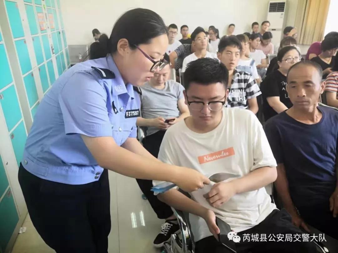 保德交警进村宣传交通安全知识,平陆交通安全宣传视频