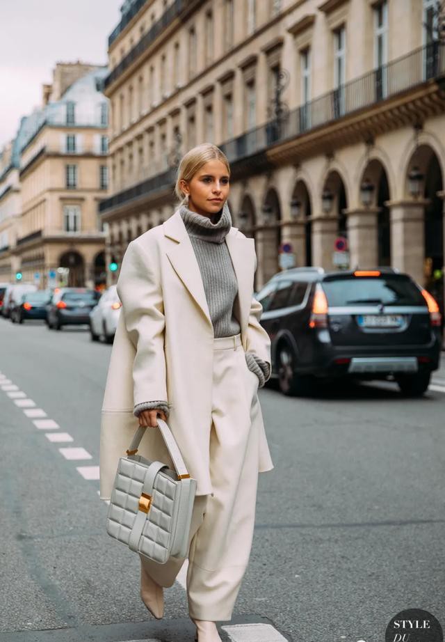 巴黎时装周金泫雅包是什么牌子的,泫雅包款式