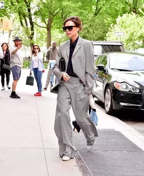 高圆圆产后首晒照身材恢复超好,高圆圆产后首次晒照