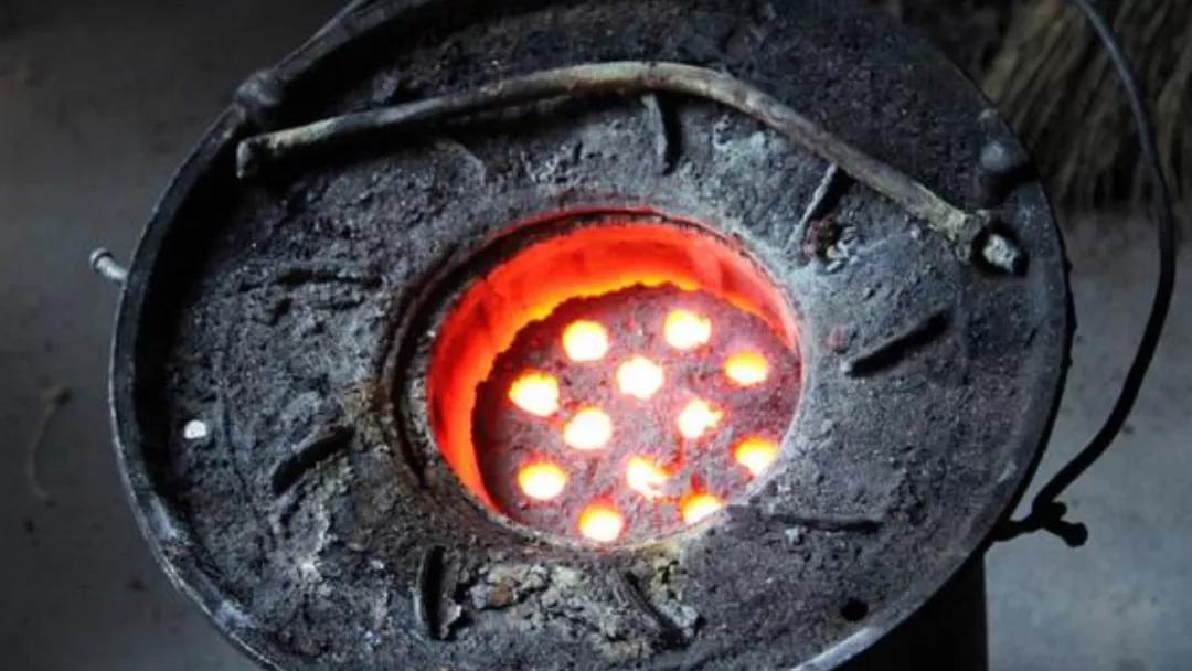 爱闻汽油味和油漆味,爱闻汽油味缺啥