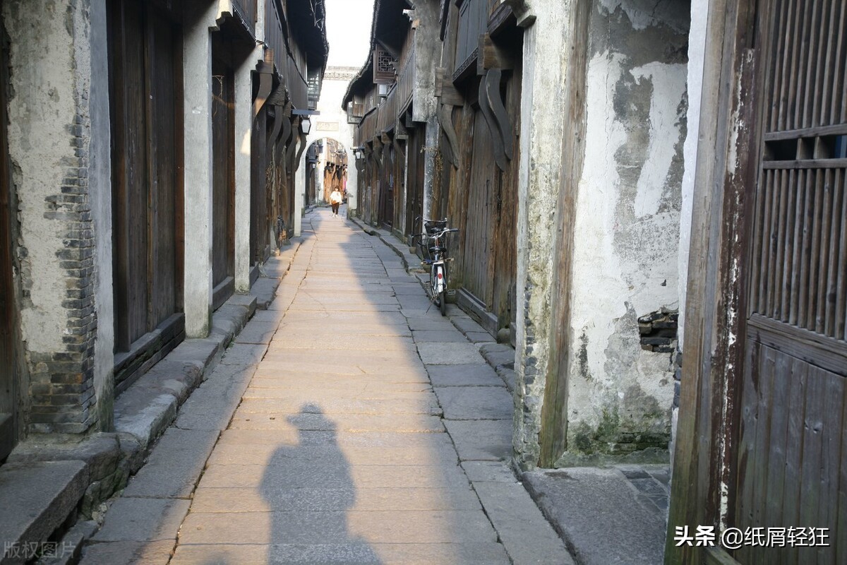 专挑中老年人下手，犯罪团伙*诱色**老人嫖娼，实施敲诈钱财