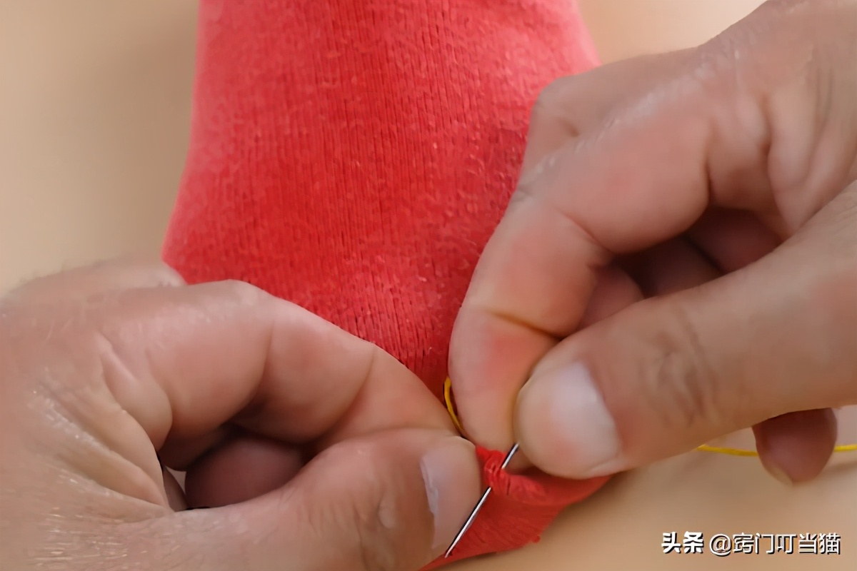 袜子破洞了要不要继续穿,袜子有洞要不要扔掉