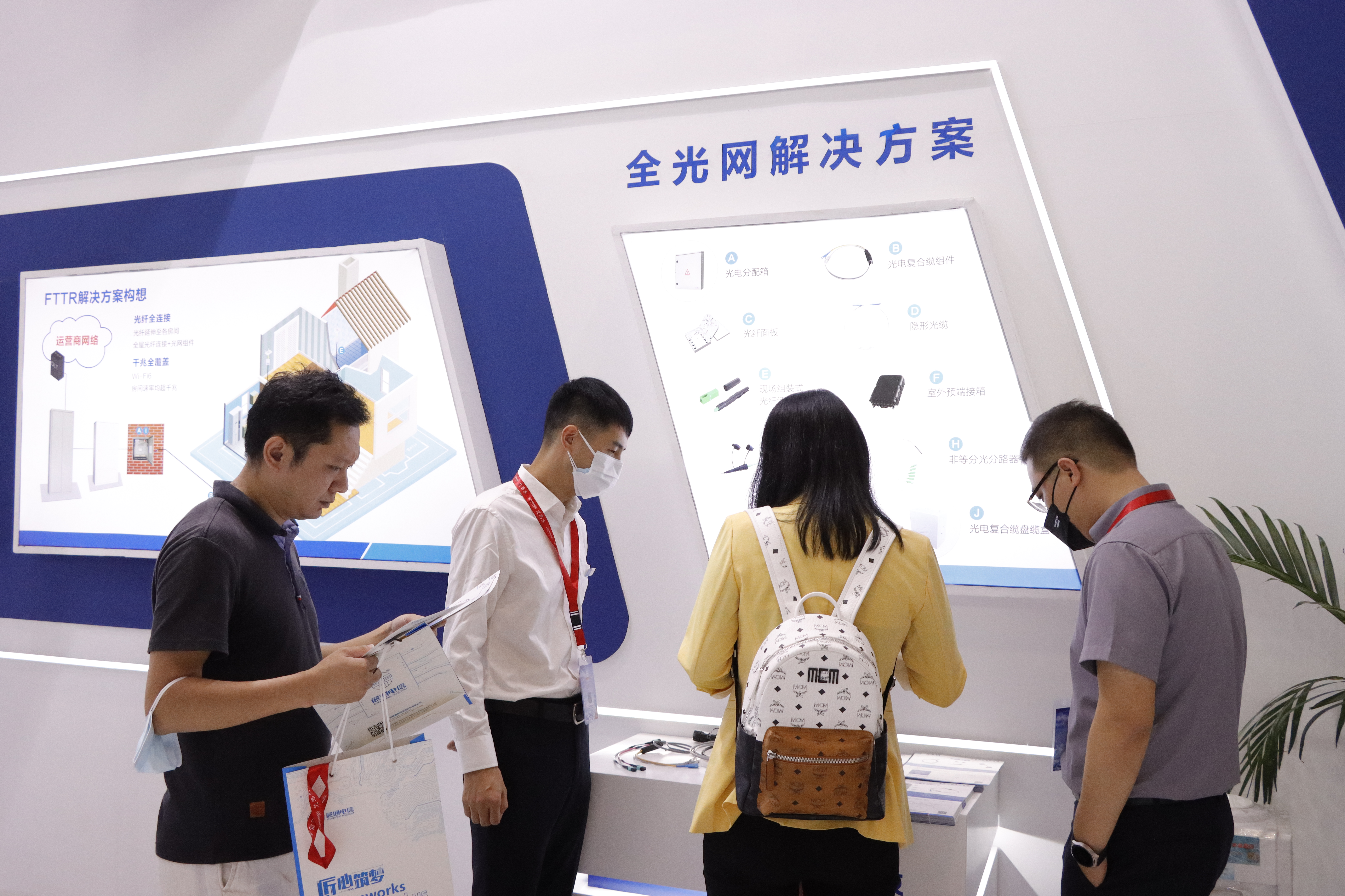 不止有“光”：中天科技双展台亮相CIOE2021